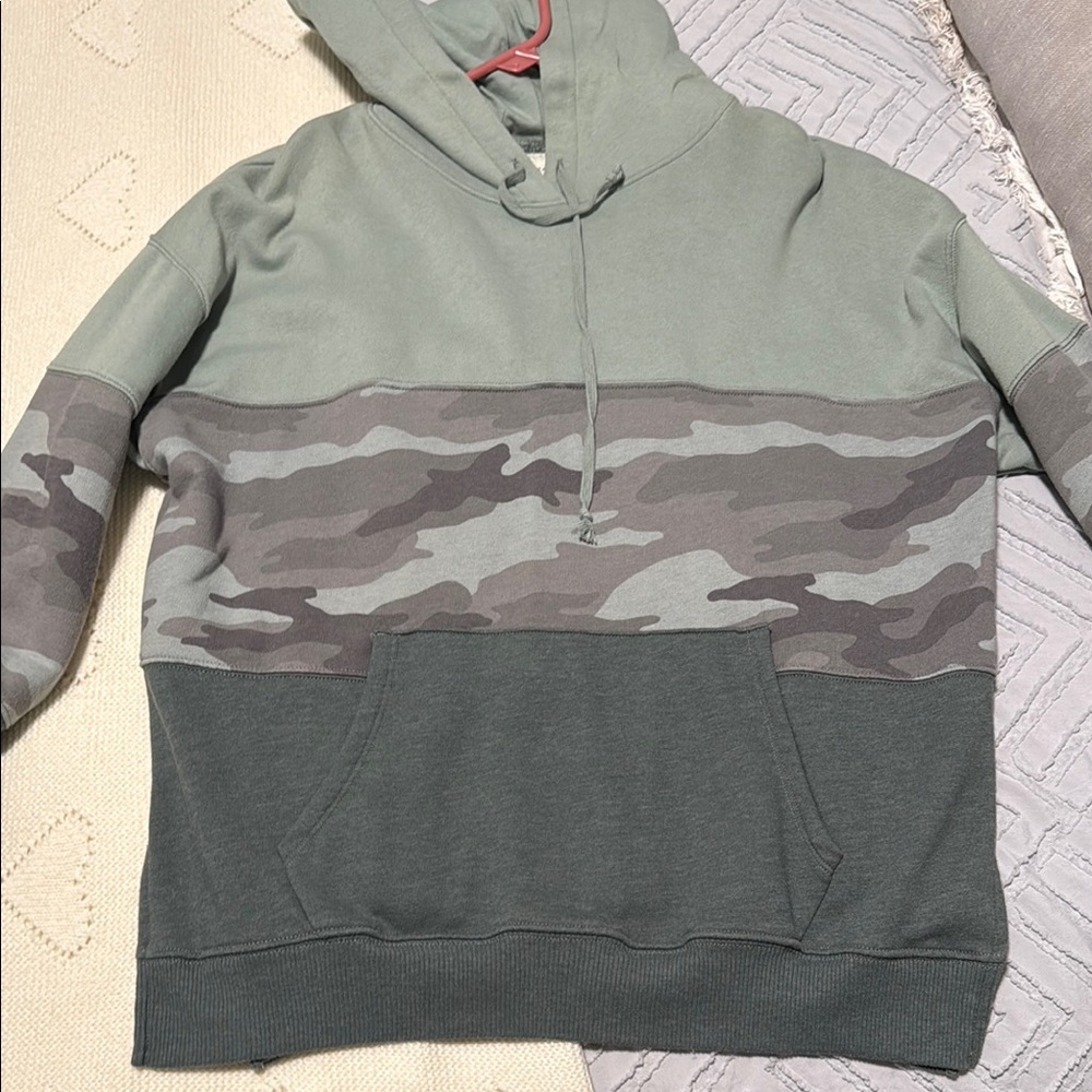 Women’s oversized camo hoodie